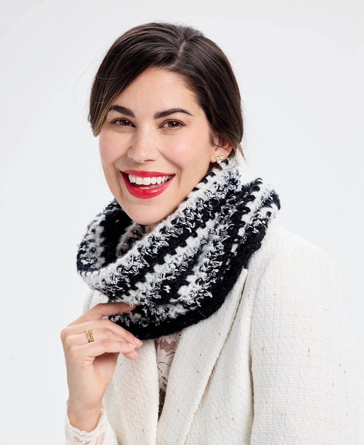 ELLE by Me Elegance a Trois Cowl Crochet Kit